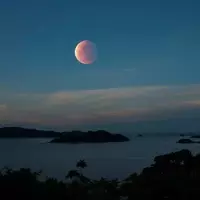 The Majestic Total Lunar Eclipse: A Celestial Spectacle to Behold