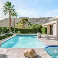 Top Palm Springs Airbnb Selections for Your Desert Getaway
