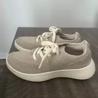 Ultimate Guide to Stylish and Comfortable Travel Sneakers for Women