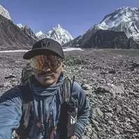 K2 Ascent Faces Perilous Conditions and Strategic Adaptations