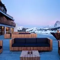 Top Accommodations in the Dolomites: A Traveler's Guide