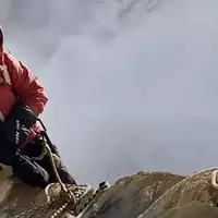 High-Altitude Drama Unfolds on Pobeda Peak: A Desperate Fight for Survival and Heroic Rescue Attempts