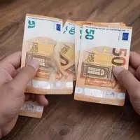 Cash vs. Card: Navigating European Travel Payments
