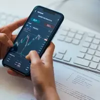 Tesla: The Top Retail Investor Pick on Robinhood, Despite Significant Risks