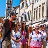 Identifying Untrustworthy Tour Guides: A Traveler's Cautionary Guide