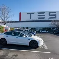 Unlocking Tesla's FSD Potential: Marketing Lessons from Apple's Success
