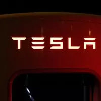 Tesla's Unwavering Bitcoin Bet: Holding Strong Amidst Market Swings