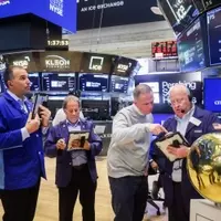 Market Futures Show Little Change After Record-Breaking April for Major Indexes