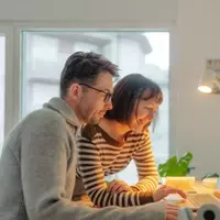 Achieving a Net Worth of $500,000 by Age 40: Reality vs. Social Media Narratives