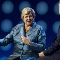 Leading Women CEOs: Breaking Barriers in Fortune 500 Companies