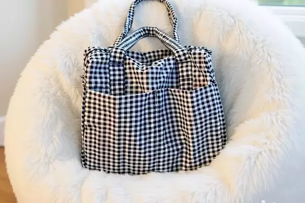 Choosing the Ideal Travel Tote for Your Journeys