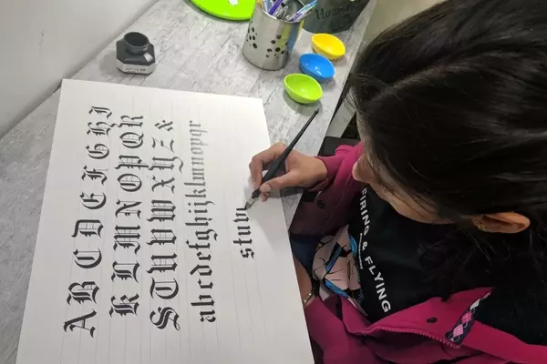 Calligraphy Training: Techniques, Learning Mechanisms, and Artistic Contexts