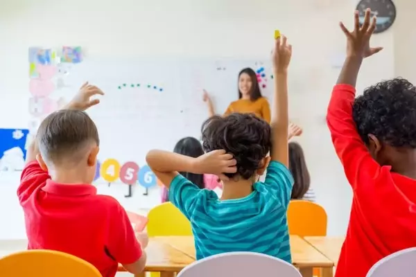 Children’s English Language Training: A Neutral Overview of Structure